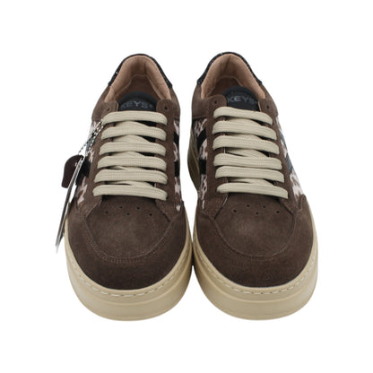 Dettaglio animalier sneakers KEYS donna in camoscio marrone