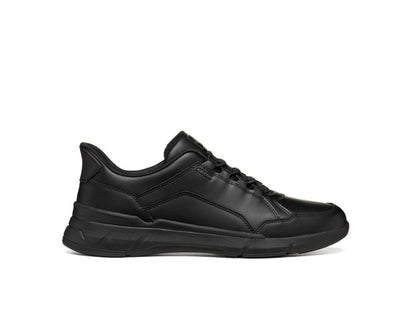 Sneakers uomo Geox Vittour Plus Fast In total black in pelle liscia.