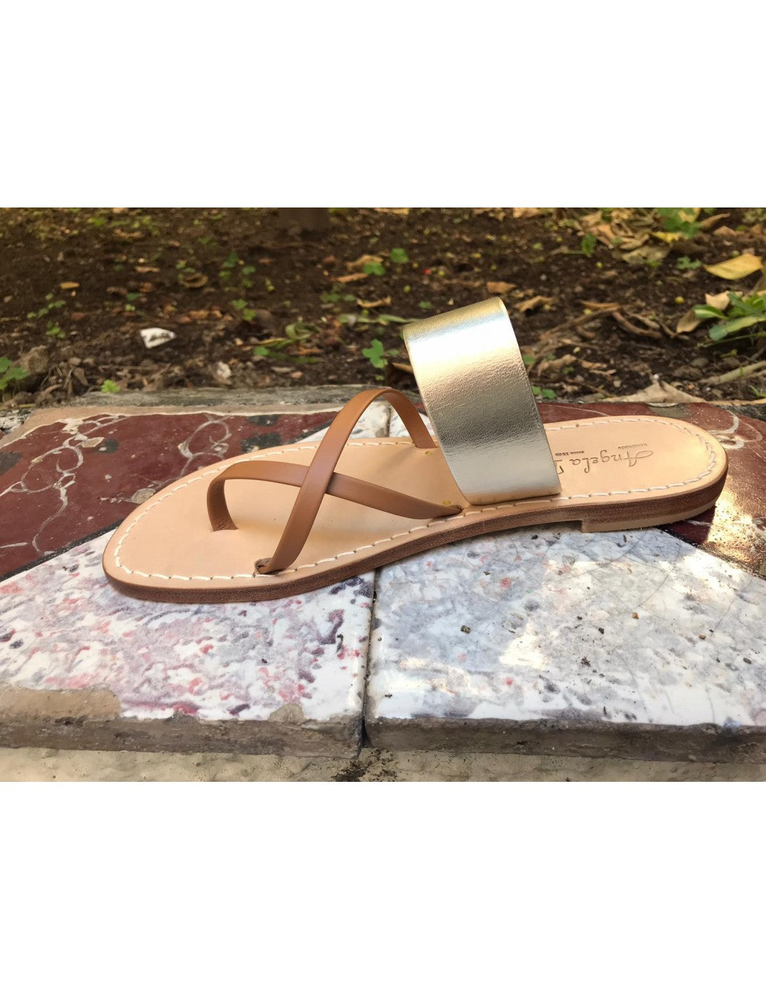 Sandali artigianali da donna in pelle cuoio fatti a mano made in Italy